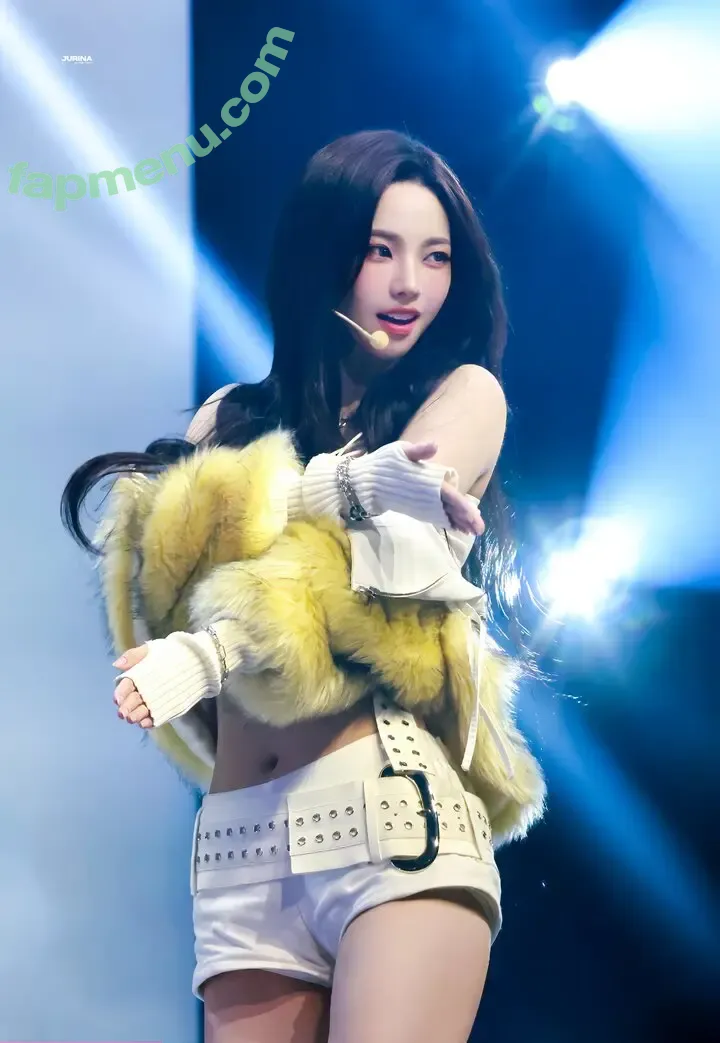 katarinabluu nude photo #1881 (Karina / aespa / karinamasfina)