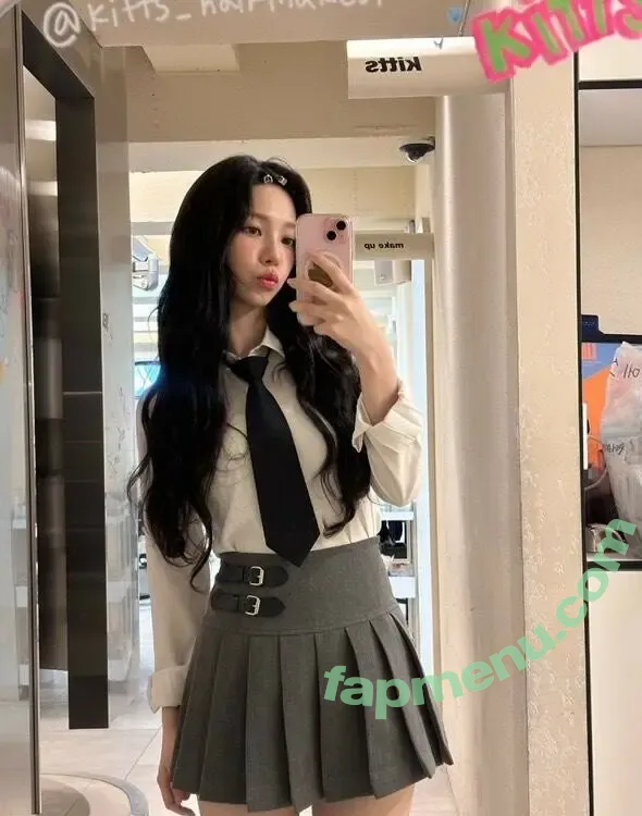 katarinabluu nude photo #1912 (Karina / aespa / karinamasfina)