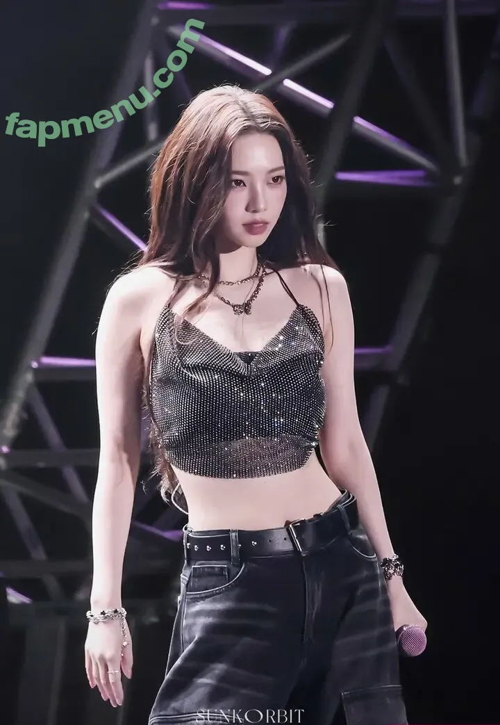 katarinabluu nude photo #1918 (Karina / aespa / karinamasfina)