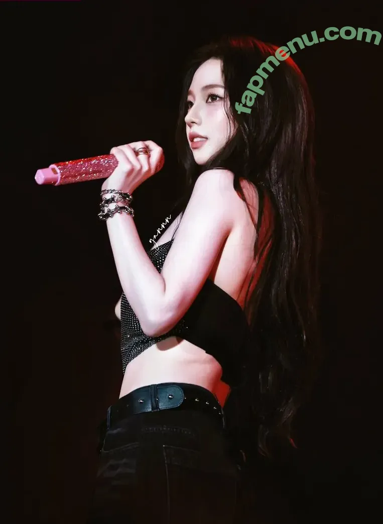 katarinabluu nude photo #1921 (Karina / aespa / karinamasfina)