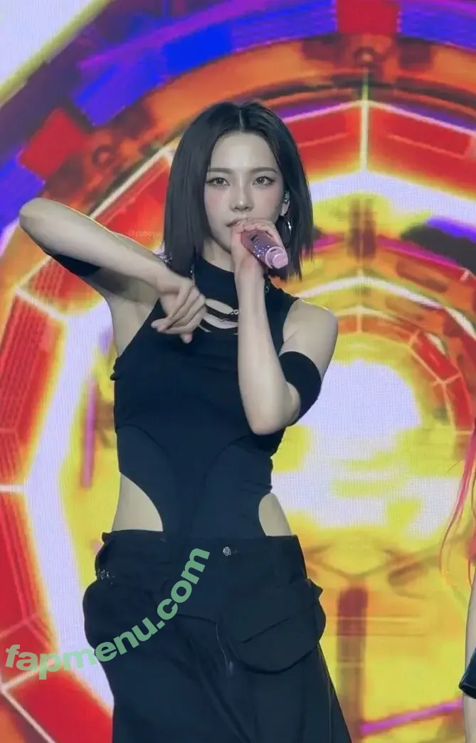 katarinabluu nude photo #1944 (Karina / aespa / karinamasfina)