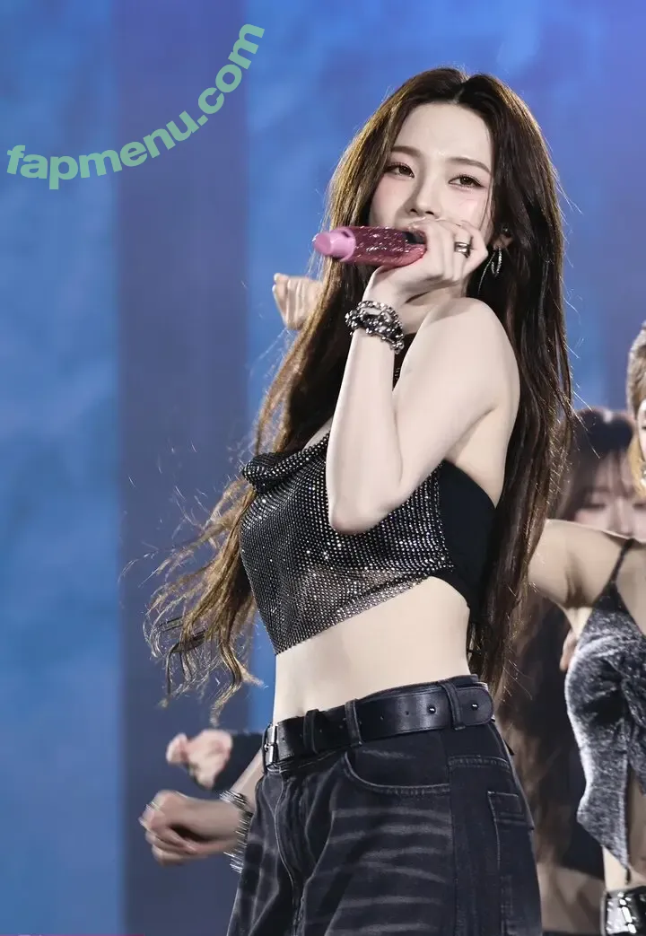 katarinabluu nude photo #1945 (Karina / aespa / karinamasfina)