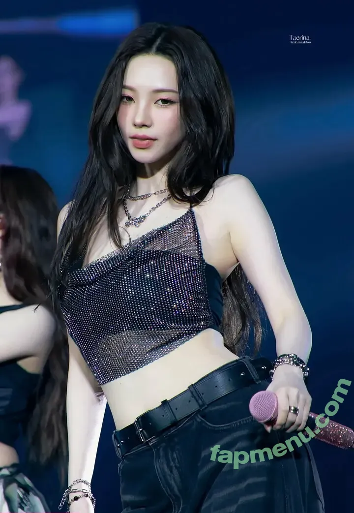 katarinabluu nude photo #1950 (Karina / aespa / karinamasfina)