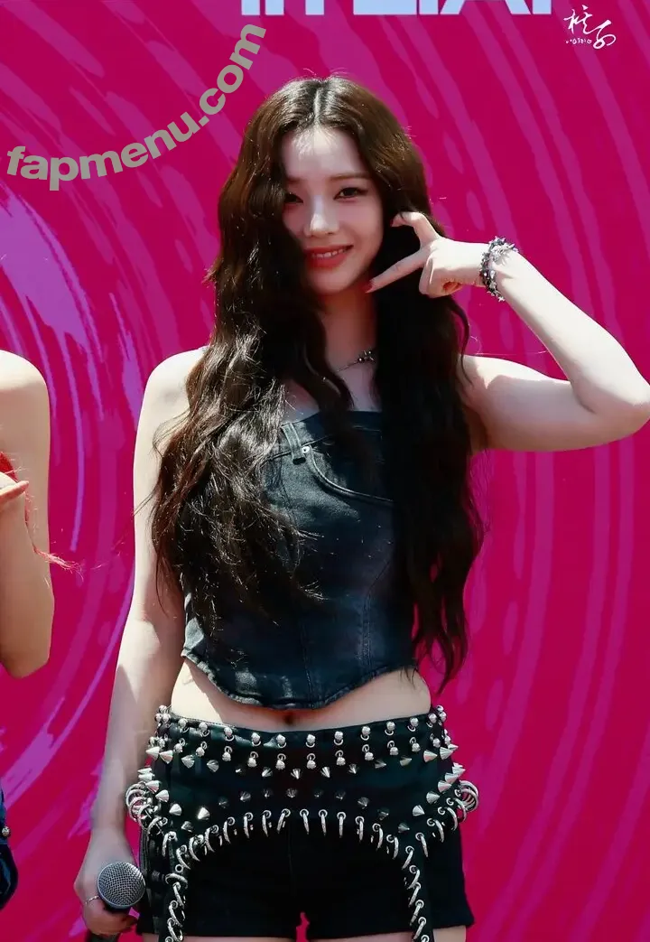 katarinabluu nude photo #2066 (Karina / aespa / karinamasfina)