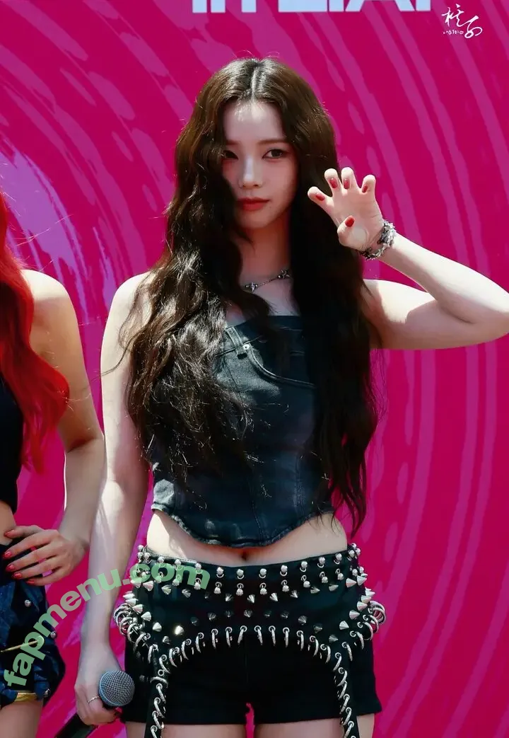 katarinabluu nude photo #2067 (Karina / aespa / karinamasfina)