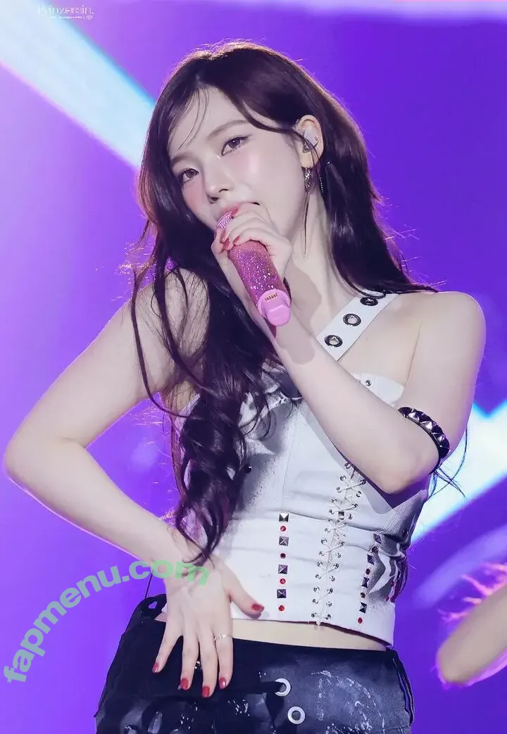 katarinabluu nude photo #2093 (Karina / aespa / karinamasfina)