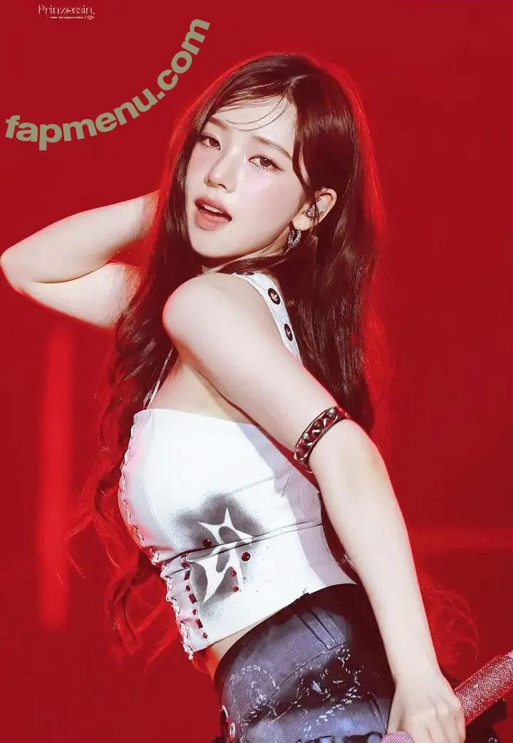 katarinabluu nude photo #2096 (Karina / aespa / karinamasfina)