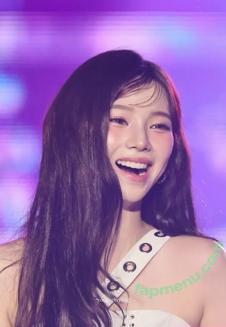 katarinabluu nude photo #2099 (Karina / aespa / karinamasfina)