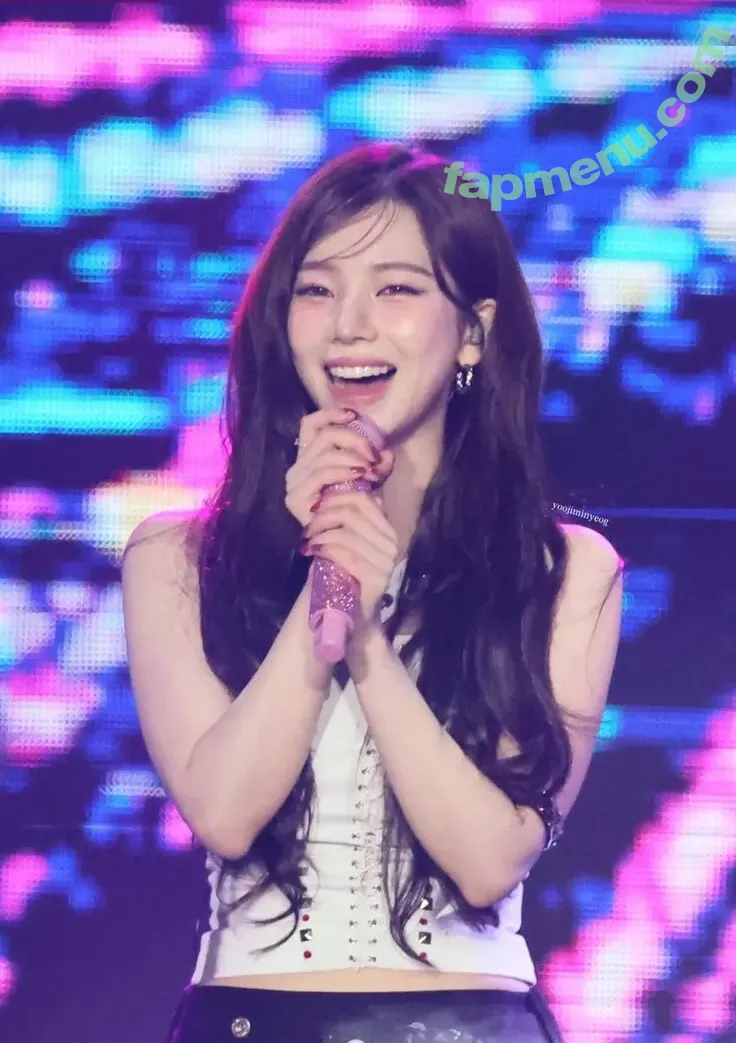 katarinabluu nude photo #2101 (Karina / aespa / karinamasfina)