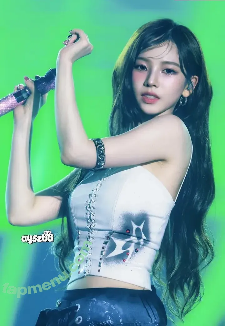 katarinabluu nude photo #2110 (Karina / aespa / karinamasfina)