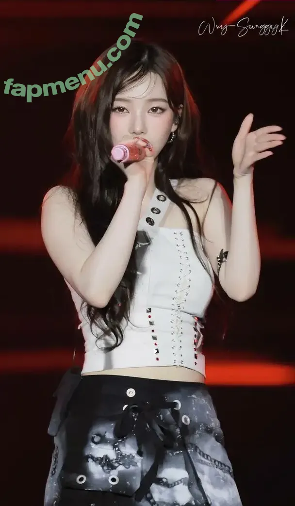 katarinabluu nude photo #2118 (Karina / aespa / karinamasfina)