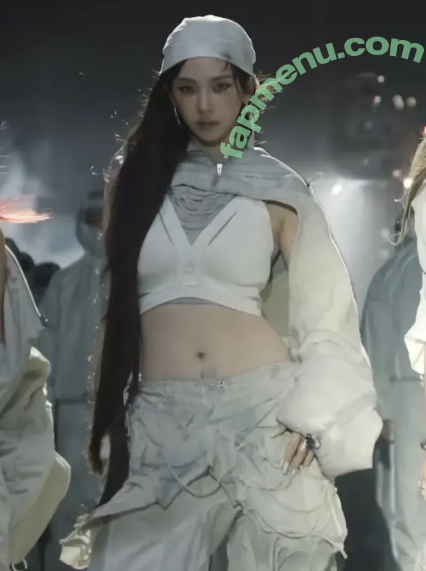 katarinabluu nude photo #2618 (Karina / aespa / karinamasfina)