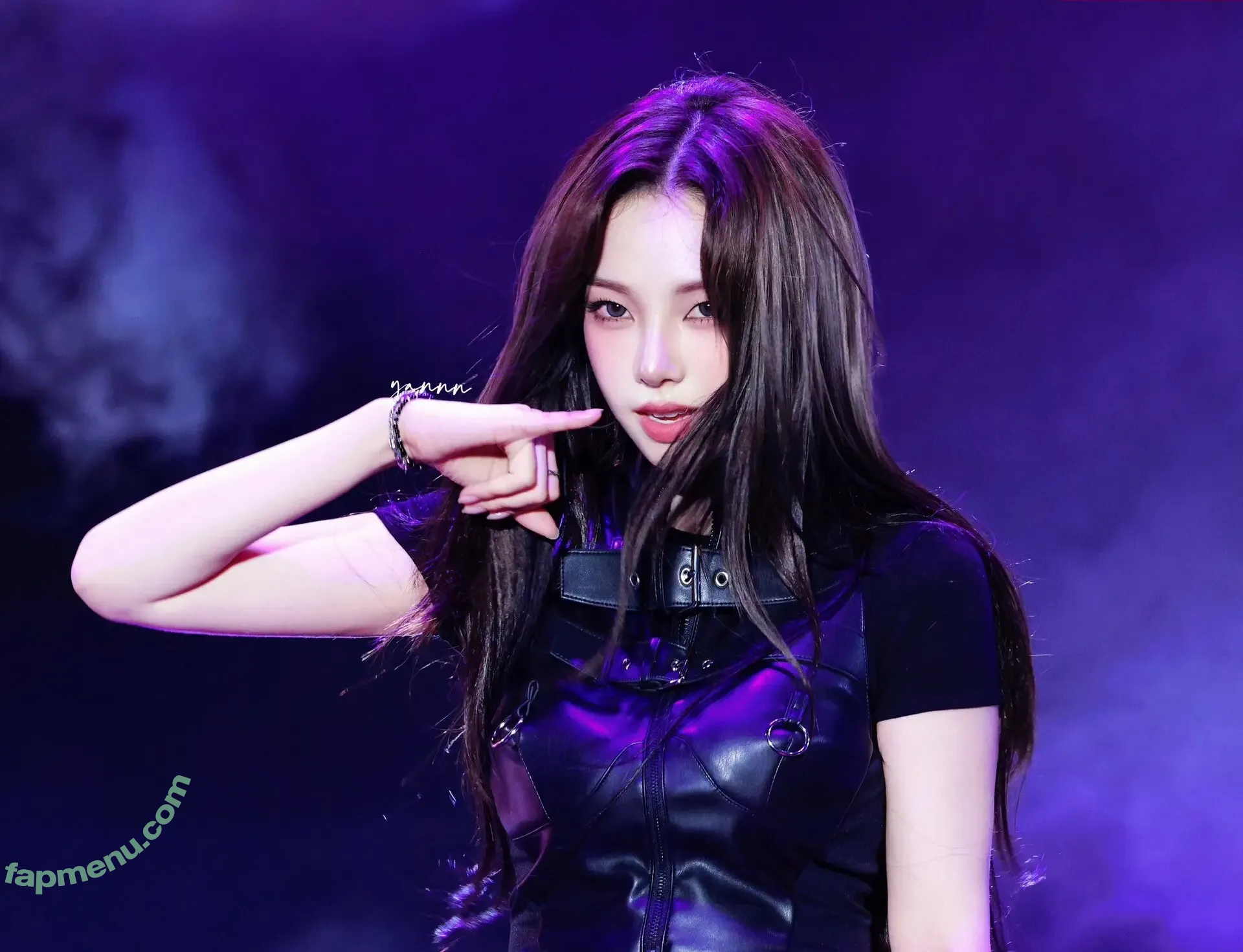 katarinabluu nude photo #2630 (Karina / aespa / karinamasfina)