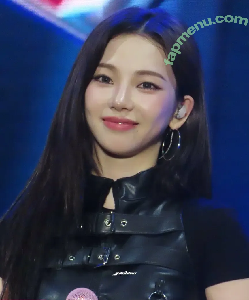 katarinabluu nude photo #2633 (Karina / aespa / karinamasfina)