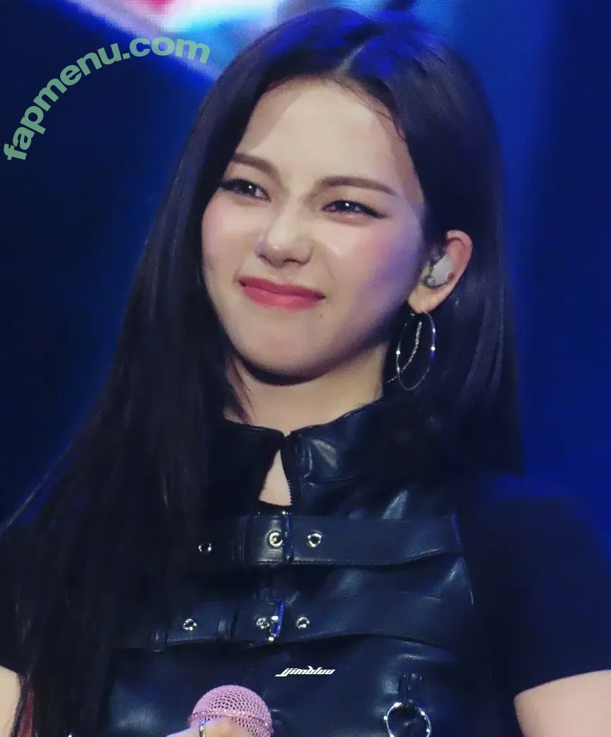 katarinabluu nude photo #2634 (Karina / aespa / karinamasfina)