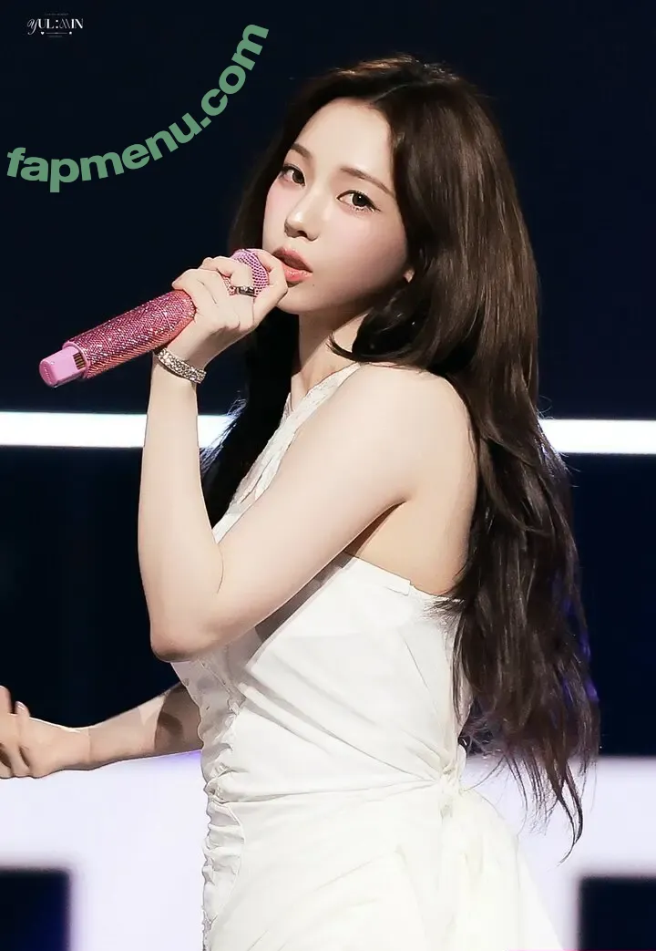 katarinabluu nude photo #2637 (Karina / aespa / karinamasfina)