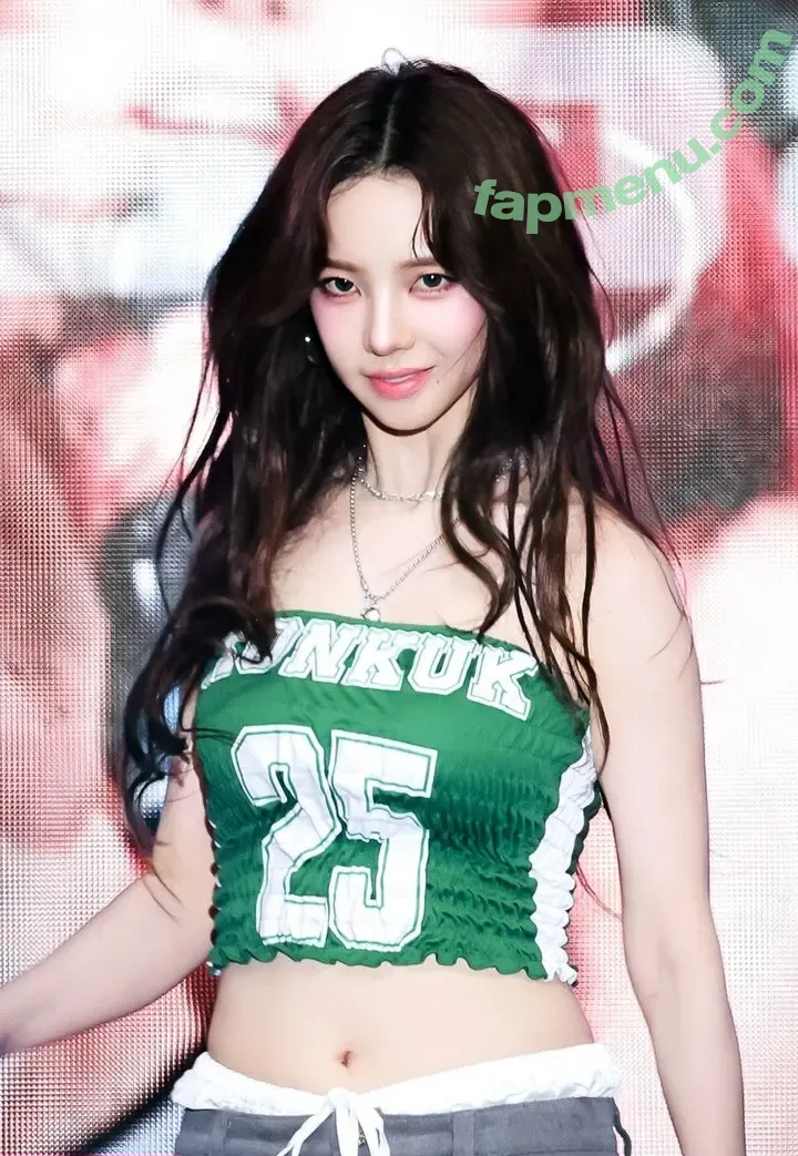 katarinabluu nude photo #2638 (Karina / aespa / karinamasfina)