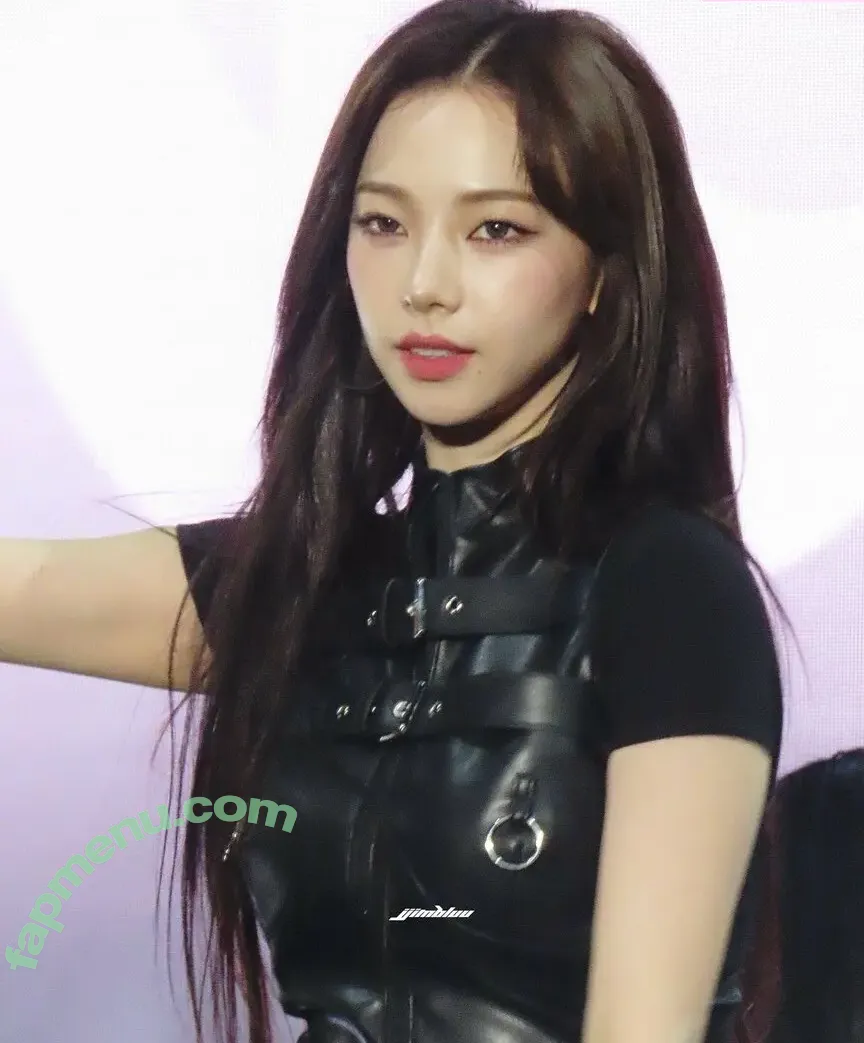 katarinabluu nude photo #2640 (Karina / aespa / karinamasfina)