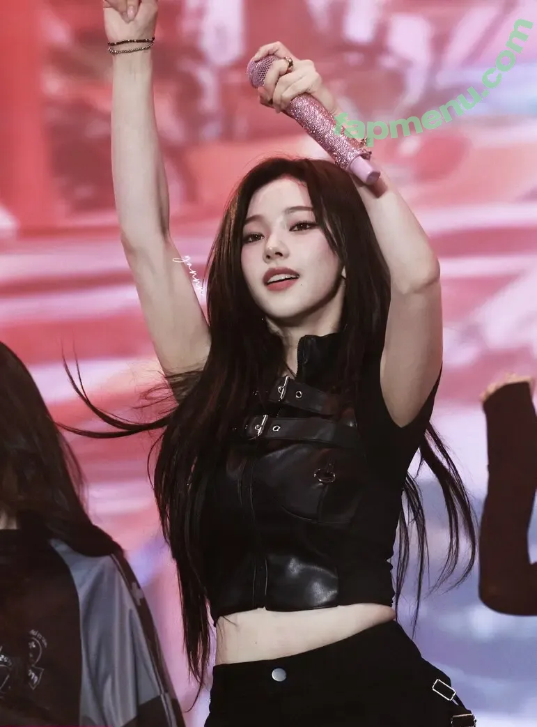 katarinabluu nude photo #2643 (Karina / aespa / karinamasfina)