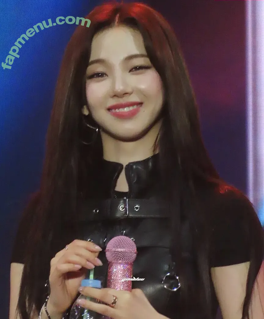 katarinabluu nude photo #2645 (Karina / aespa / karinamasfina)