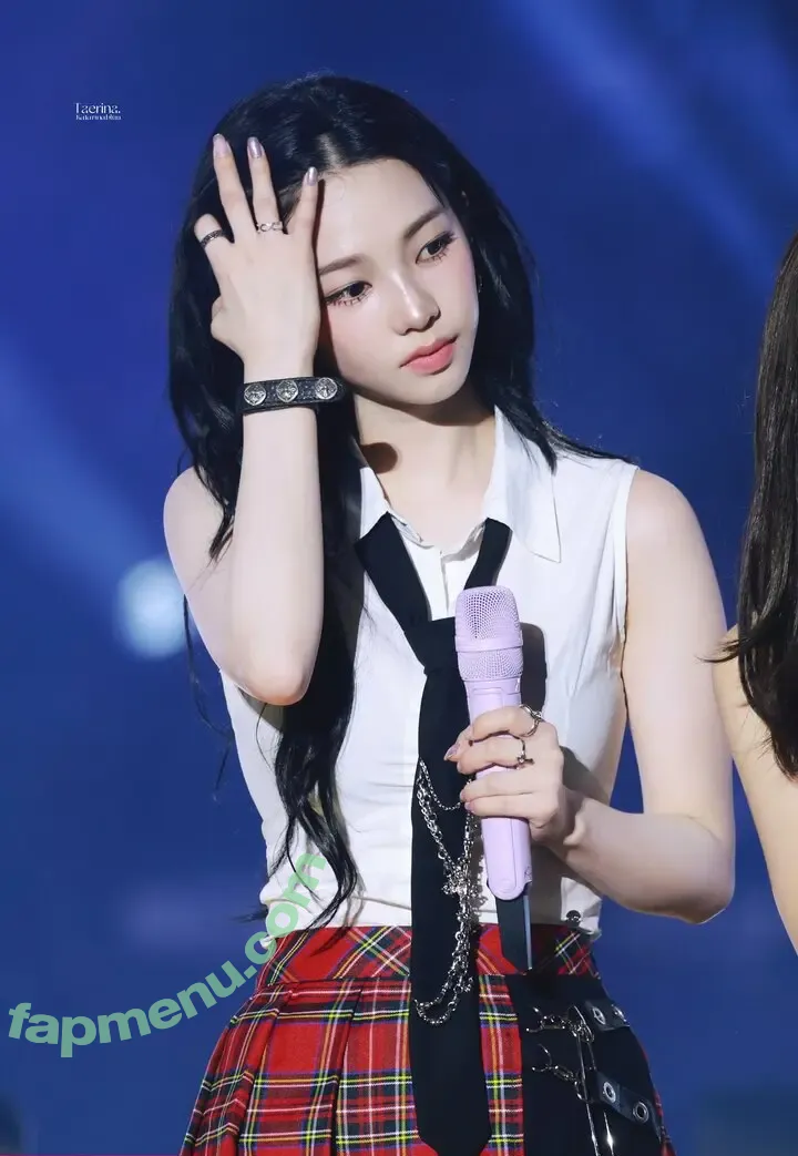 katarinabluu nude photo #3694 (Karina / aespa / karinamasfina)