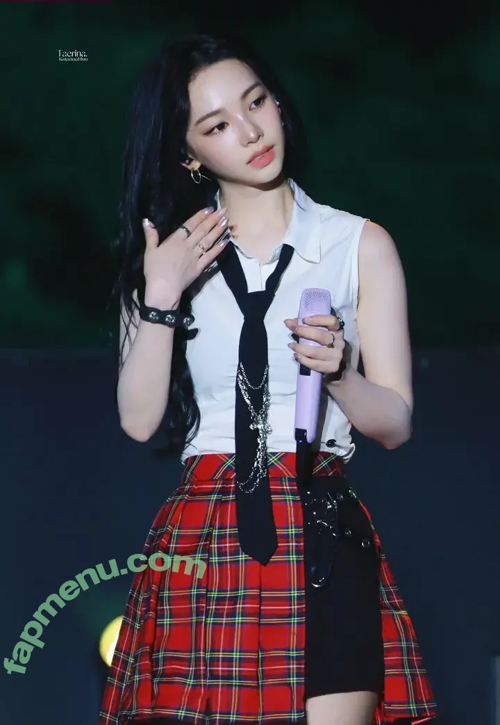 katarinabluu nude photo #3695 (Karina / aespa / karinamasfina)