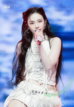 katarinabluu / Karina / aespa / karinamasfina nude photo #4568