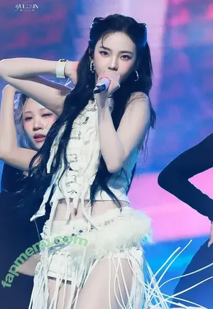 katarinabluu / Karina / aespa / karinamasfina nude photo #4573