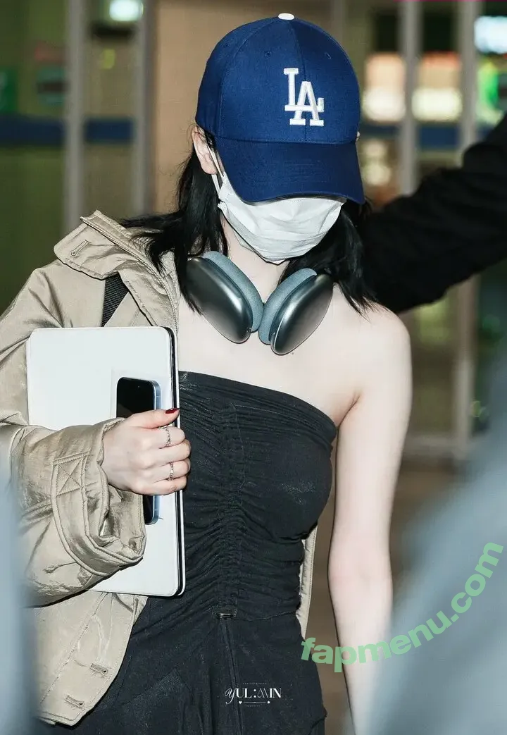 katarinabluu nude photo #4081 (Karina / aespa / karinamasfina)