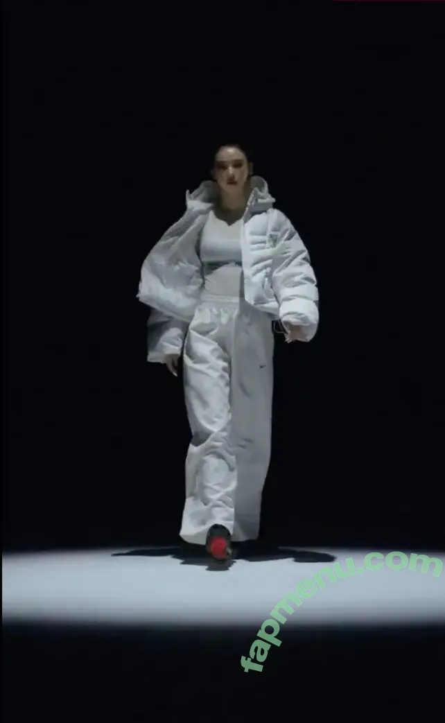 katarinabluu nude photo #4198 (Karina / aespa / karinamasfina)