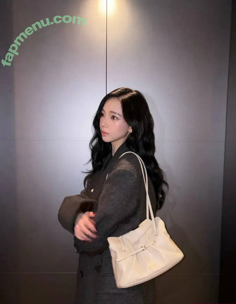 katarinabluu nude photo #4262 (Karina / aespa / karinamasfina)