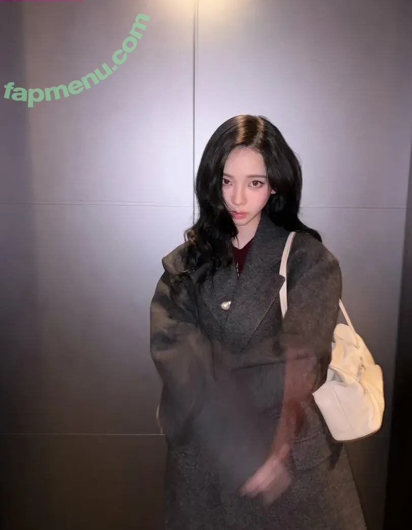 katarinabluu nude photo #4265 (Karina / aespa / karinamasfina)