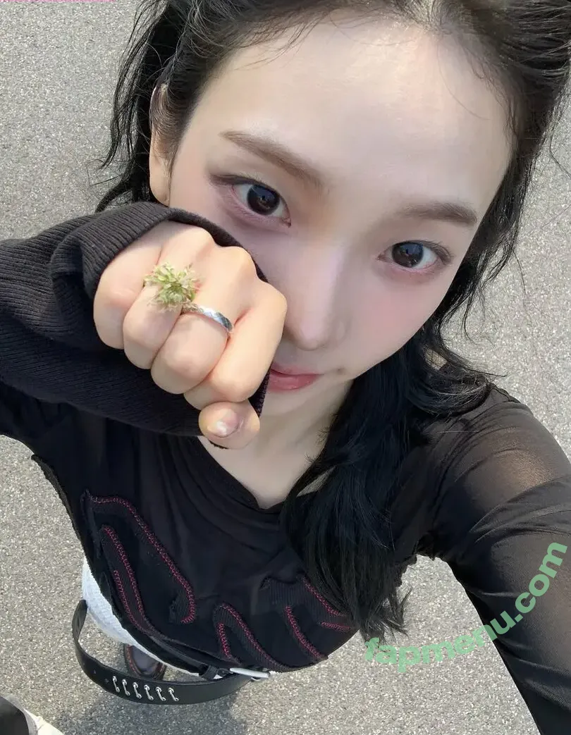 katarinabluu nude photo #4290 (Karina / aespa / karinamasfina)