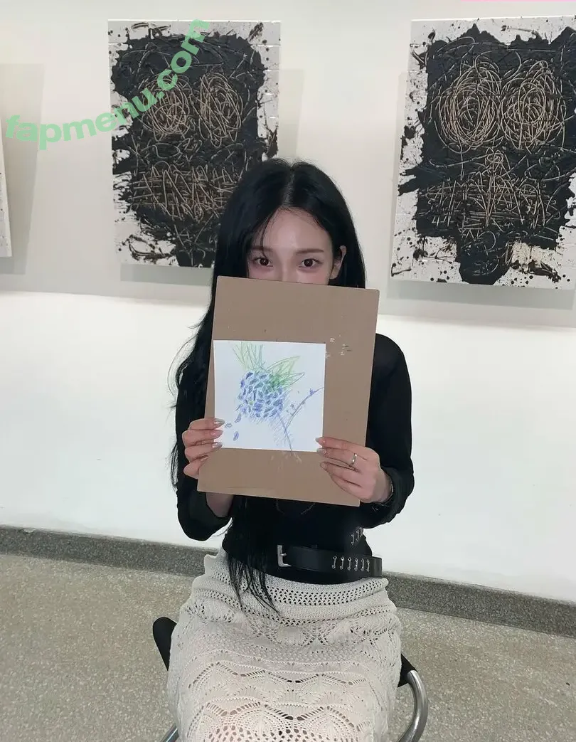 katarinabluu nude photo #4293 (Karina / aespa / karinamasfina)