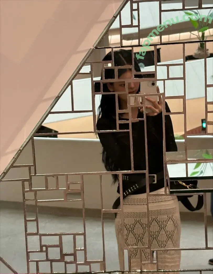 katarinabluu nude photo #4298 (Karina / aespa / karinamasfina)