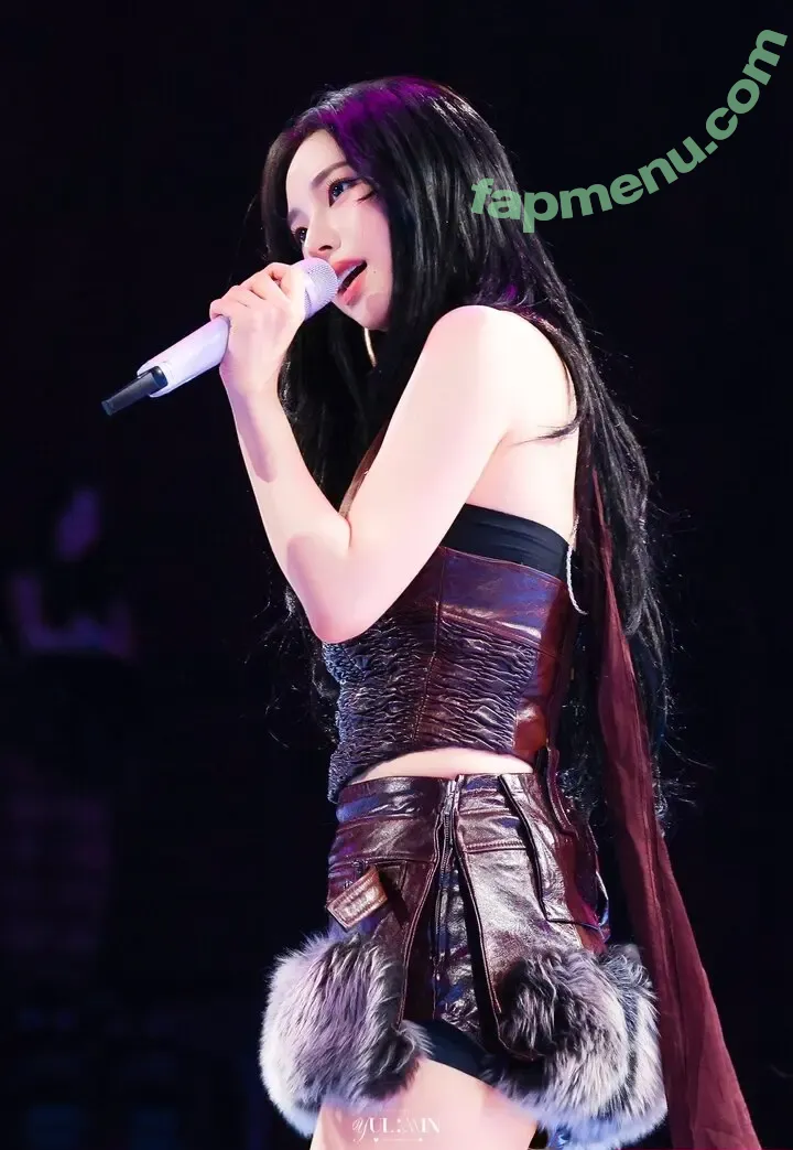 katarinabluu nude photo #4368 (Karina / aespa / karinamasfina)