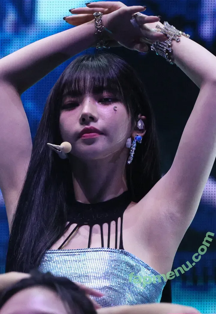 katarinabluu nude photo #4423 (Karina / aespa / karinamasfina)