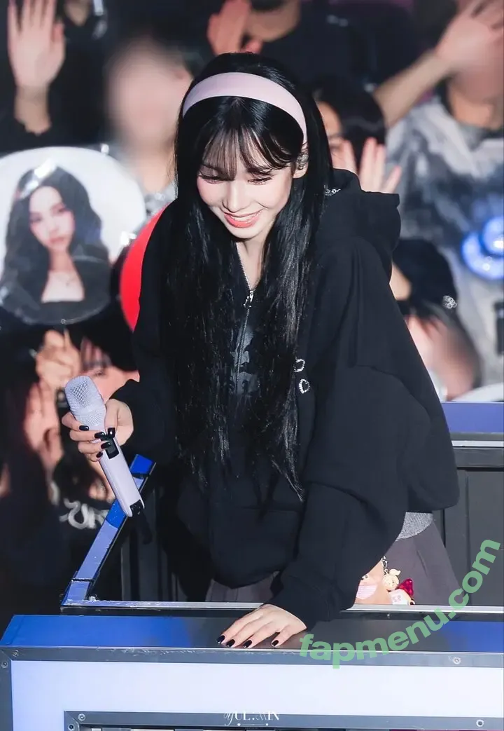 katarinabluu nude photo #4428 (Karina / aespa / karinamasfina)