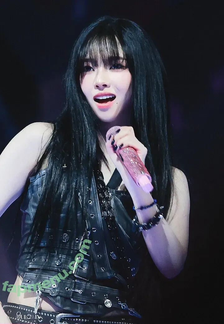 katarinabluu nude photo #4455 (Karina / aespa / karinamasfina)