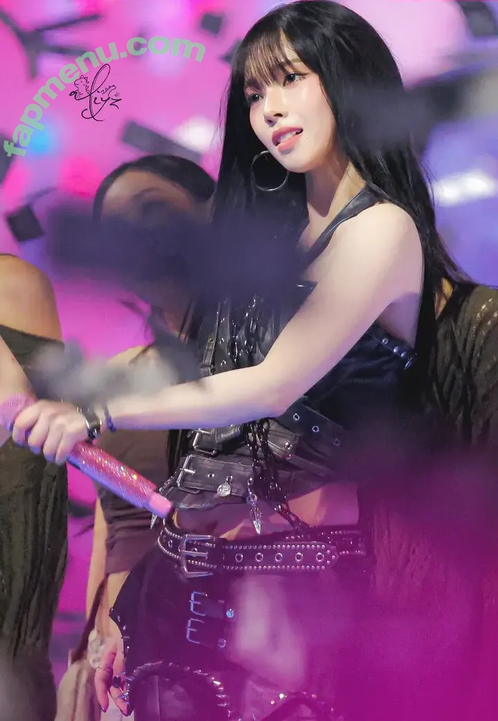 katarinabluu nude photo #4462 (Karina / aespa / karinamasfina)