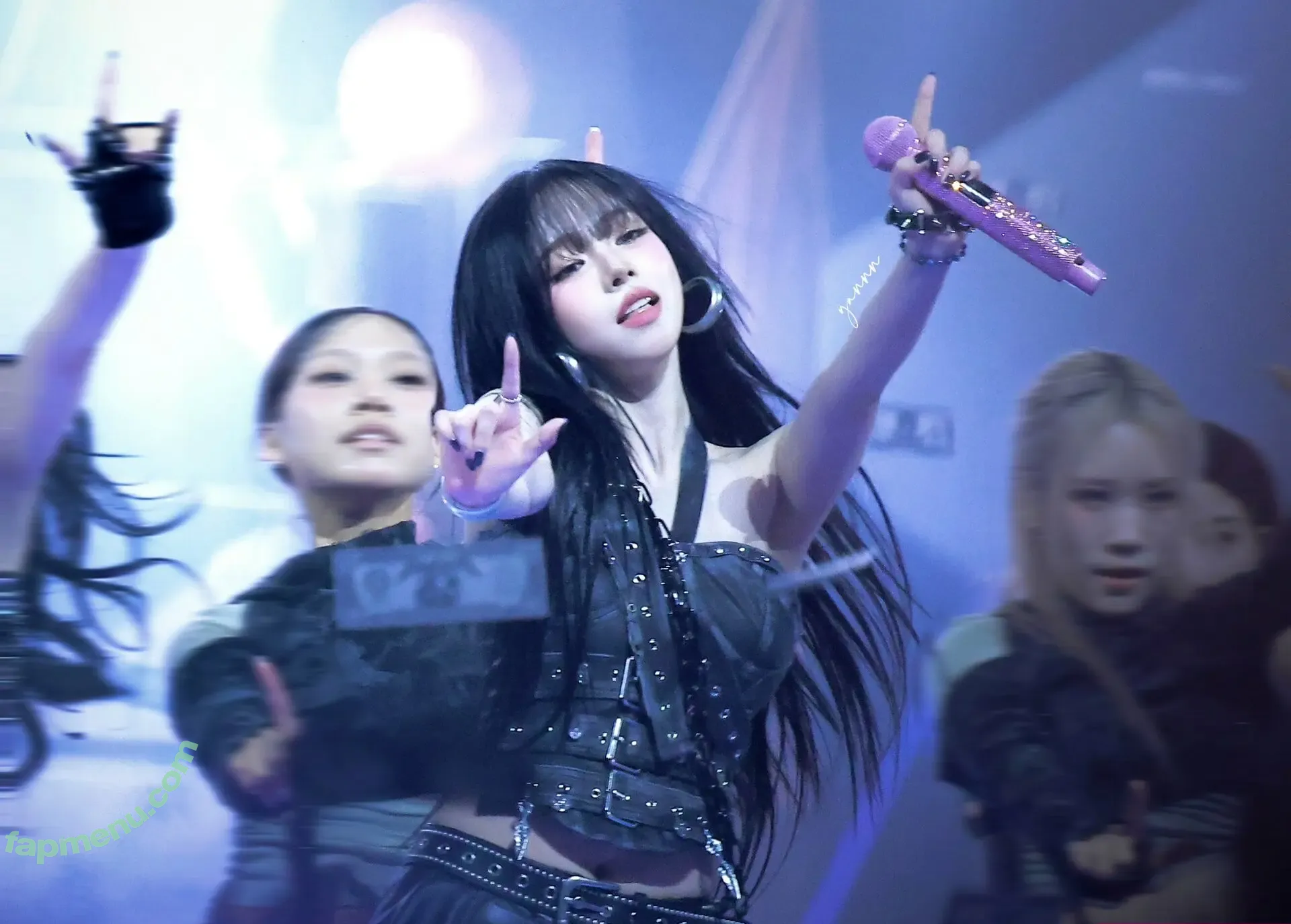 katarinabluu nude photo #4466 (Karina / aespa / karinamasfina)