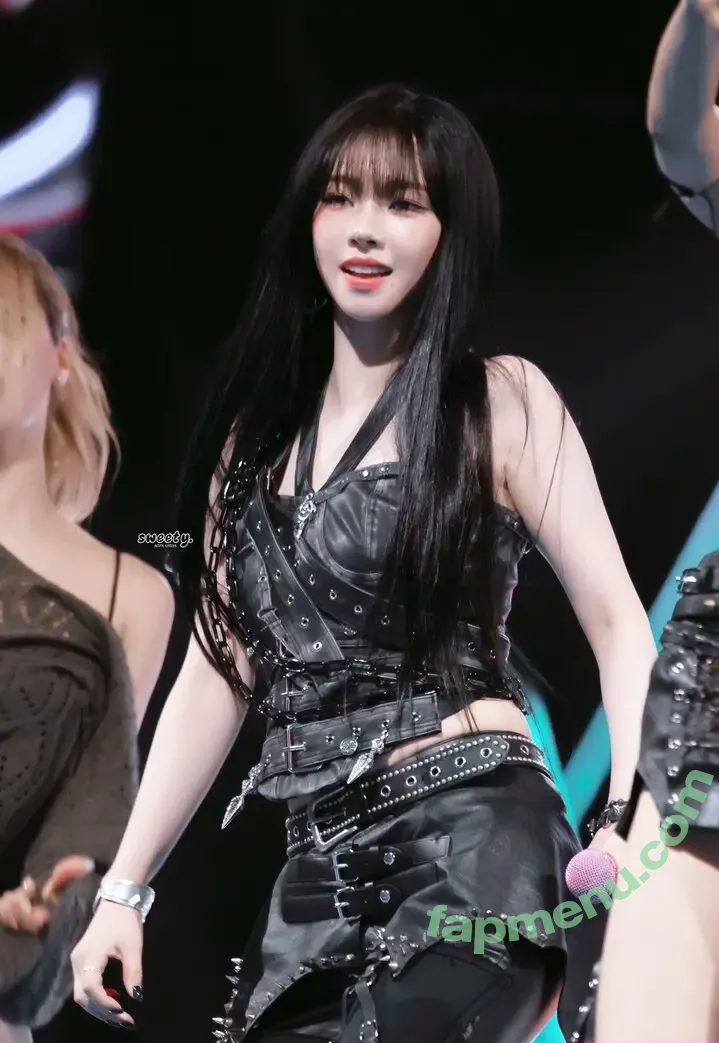 katarinabluu nude photo #4470 (Karina / aespa / karinamasfina)