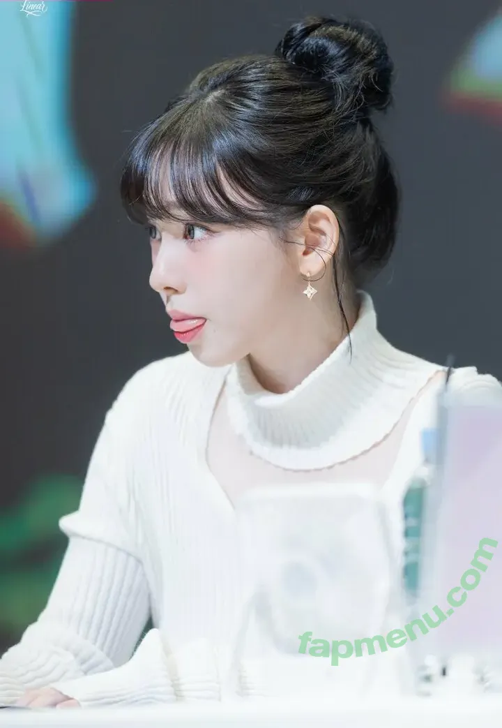 katarinabluu nude photo #4516 (Karina / aespa / karinamasfina)