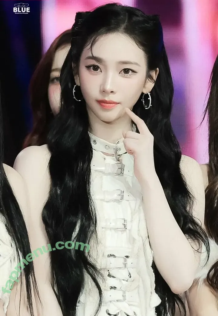 katarinabluu nude photo #4552 (Karina / aespa / karinamasfina)