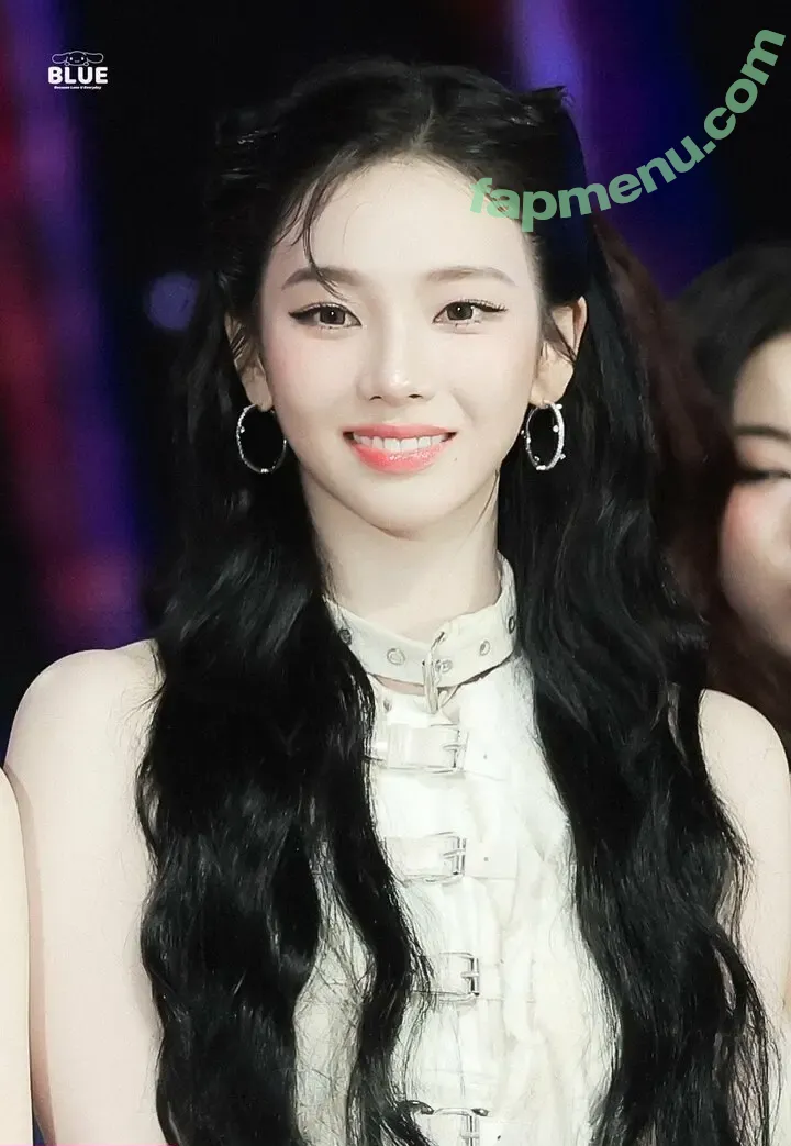 katarinabluu nude photo #4553 (Karina / aespa / karinamasfina)