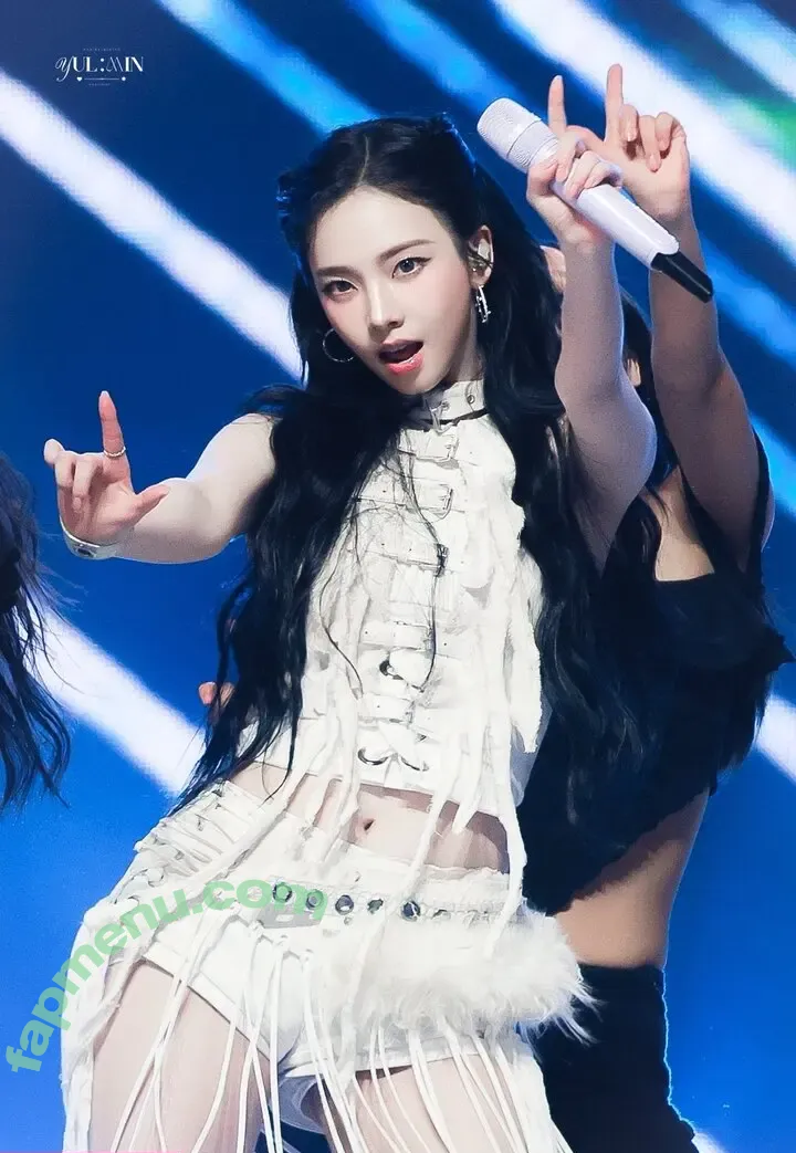 katarinabluu nude photo #4564 (Karina / aespa / karinamasfina)