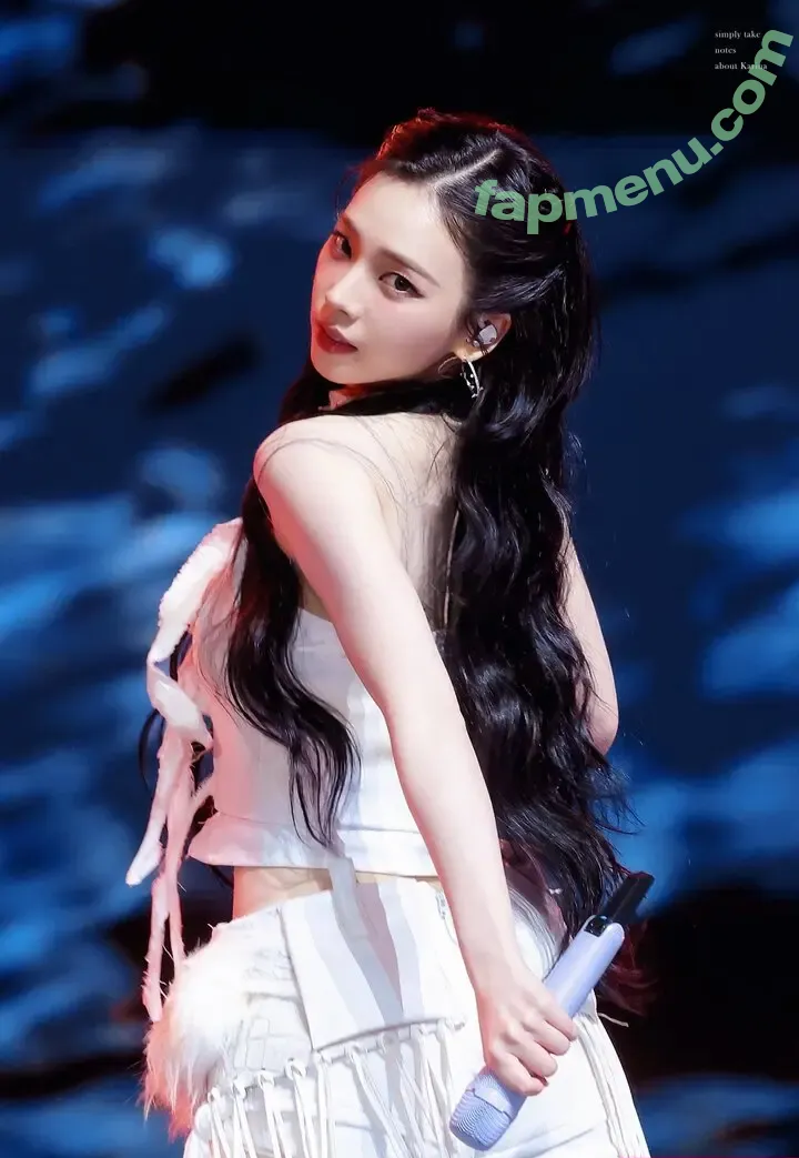 katarinabluu nude photo #4574 (Karina / aespa / karinamasfina)