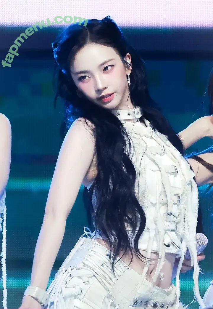 katarinabluu nude photo #4575 (Karina / aespa / karinamasfina)