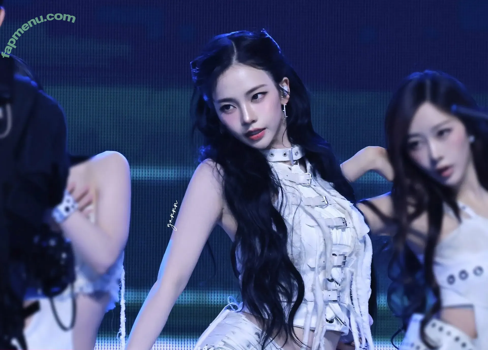 katarinabluu nude photo #4585 (Karina / aespa / karinamasfina)