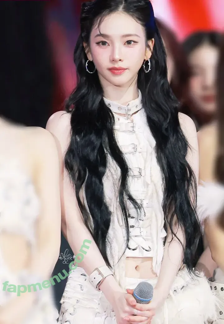 katarinabluu nude photo #4589 (Karina / aespa / karinamasfina)